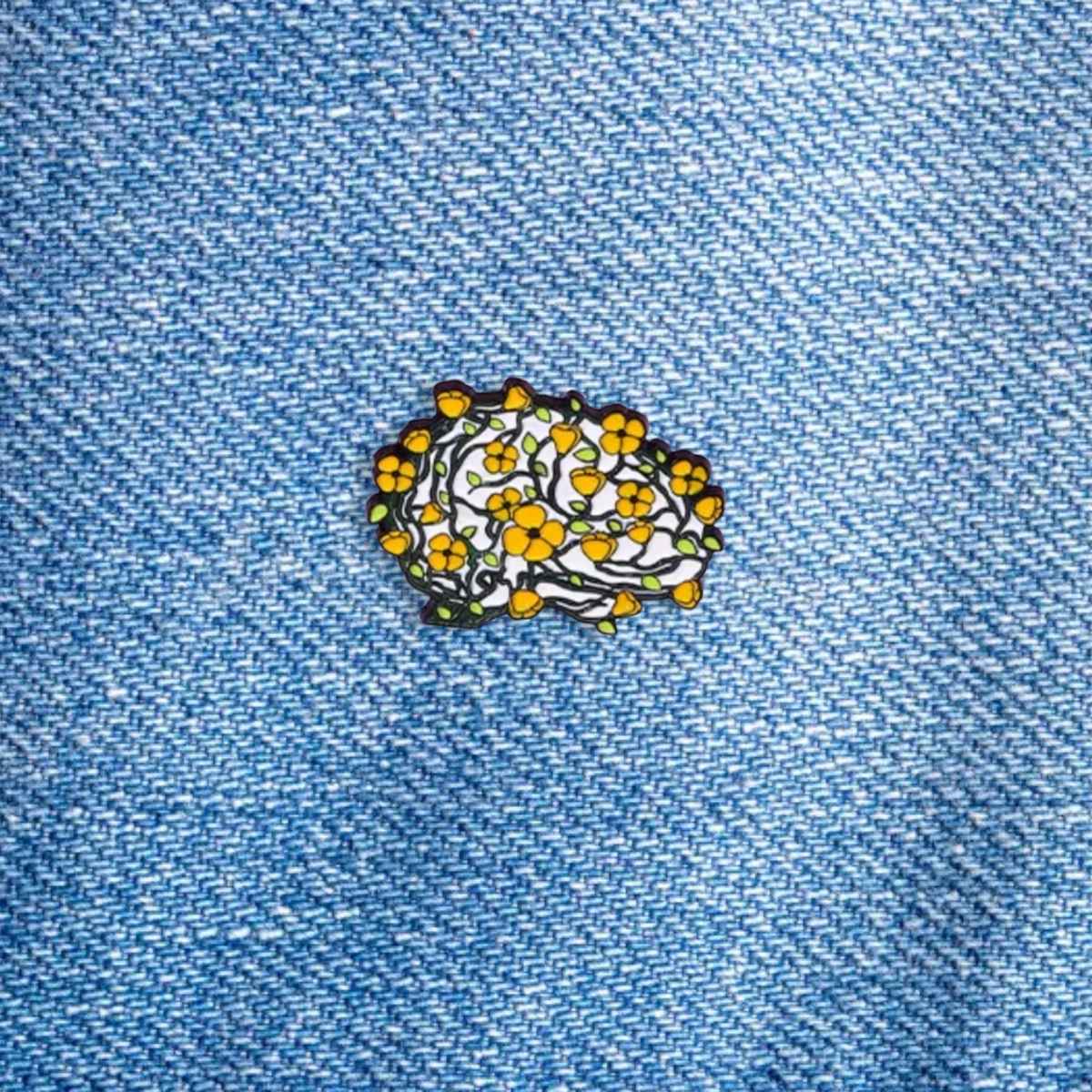 Pin Cerebro con flores amarillas