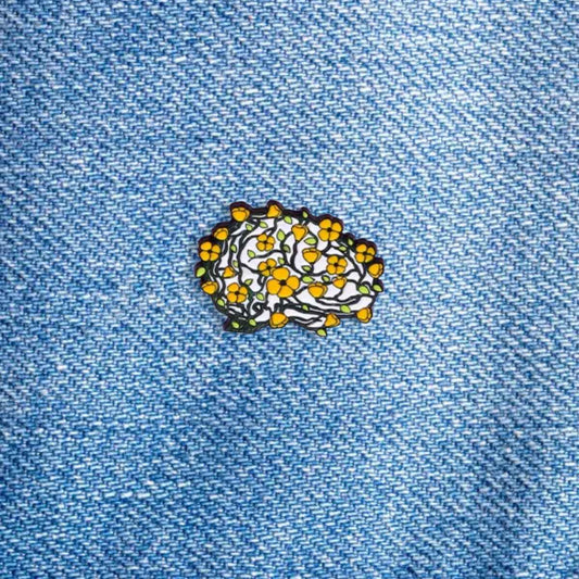 Pin Cerebro con flores amarillas