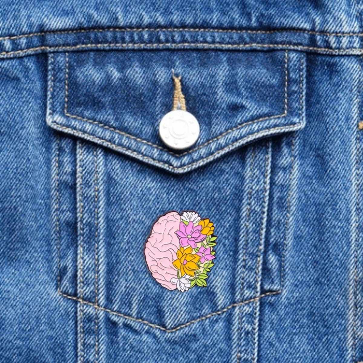 Pin Cerebro con flores