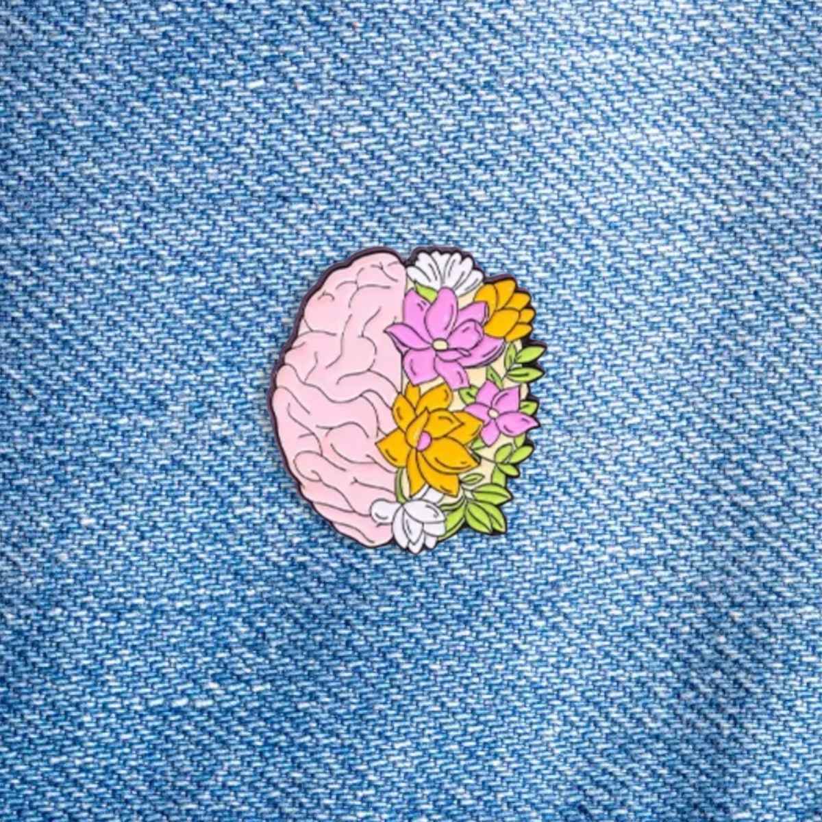 Pin Cerebro con flores