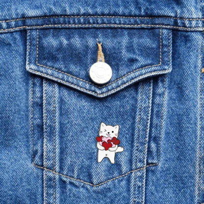 Pin Gatito con corazones