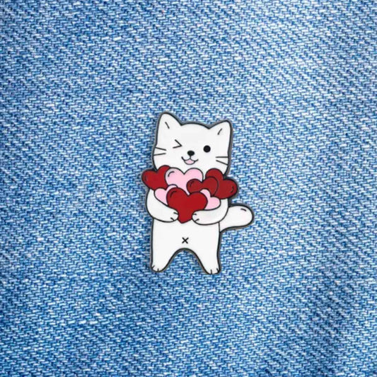 Pin Gatito con corazones