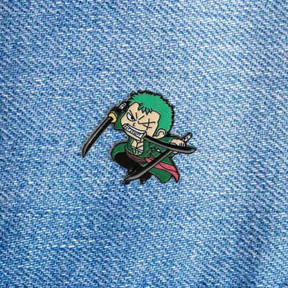 Pin Zoro con Espadas – One Piece