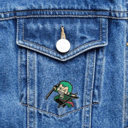 Pin Zoro con Espadas – One Piece